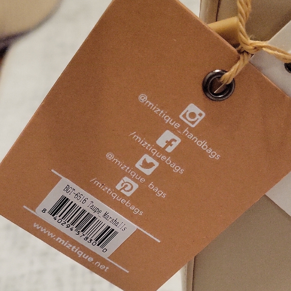 Chic Tan Shoulder Bag - Picture 14 of 15